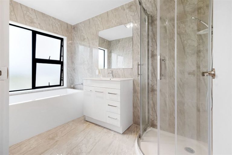 Photo of property in 206c Henderson Valley Road, Henderson, Auckland, 0612