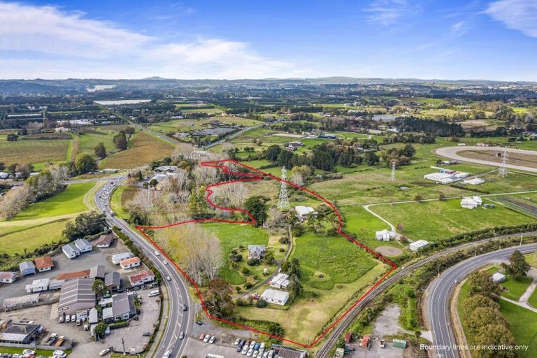Photo of property in 7 Main Road, Kumeu, 0810