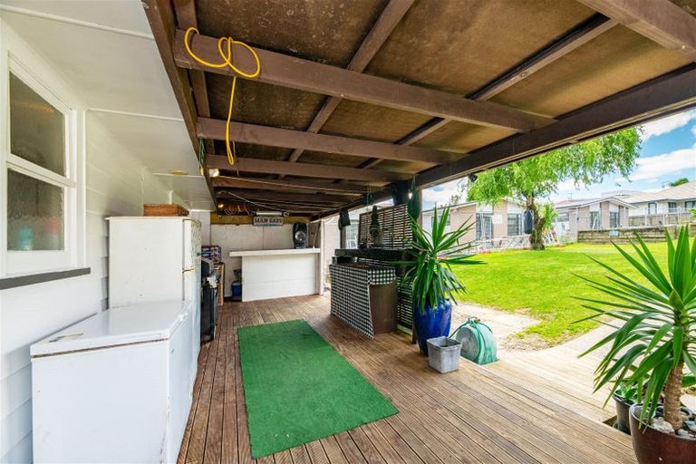 Photo of property in 39 Kingdale Road, Henderson, Auckland, 0610