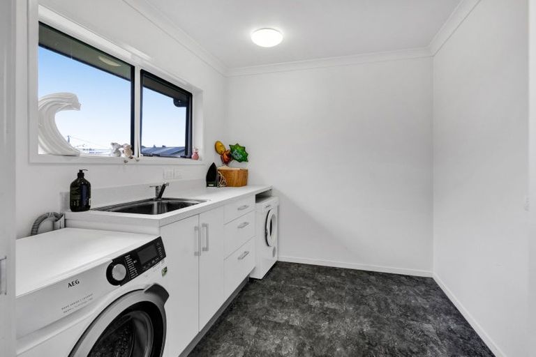 Photo of property in 17a Kauri Street, Inglewood, 4330