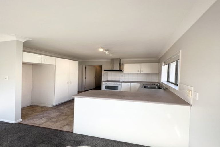 Photo of property in 48 Bodi Place, Te Atatu South, Auckland, 0610