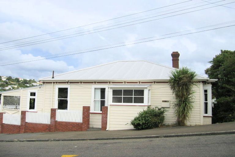 Photo of property in 37 Tamar Street, Island Bay, Wellington, 6023