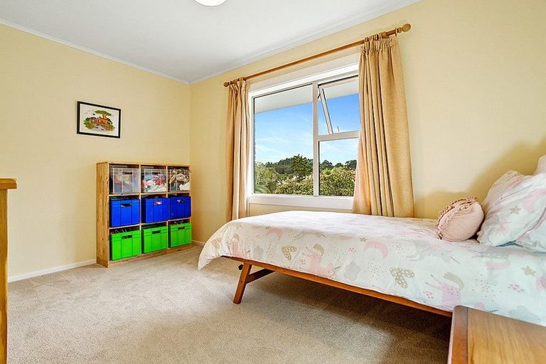 Photo of property in 23 Lucinda Place, Glen Eden, Auckland, 0602