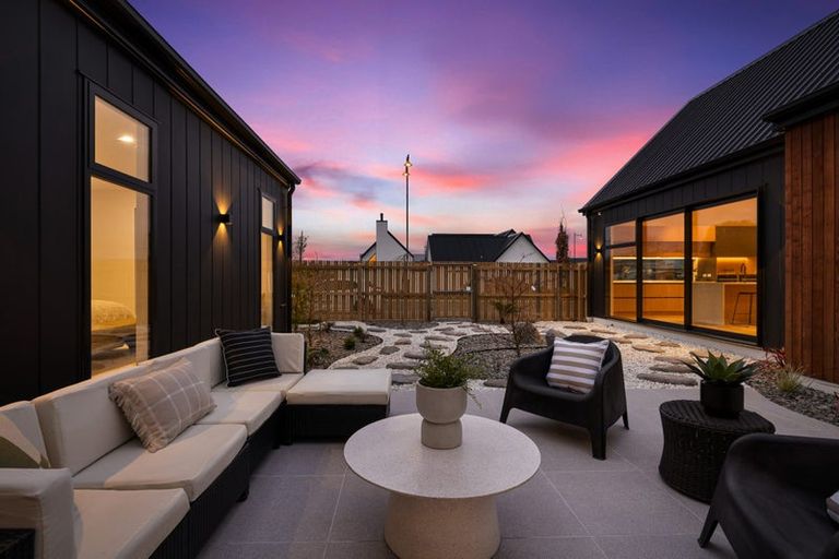 Photo of property in 2 Alan James Lane, Prebbleton, 7604