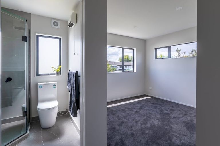 Photo of property in 7/11 Karamu Street, Te Atatu Peninsula, Auckland, 0610