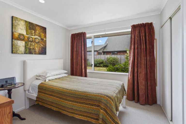 Photo of property in 15 Hawkins Place, Rangiora, 7400