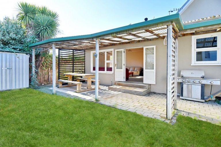 Photo of property in 137 Geraldine Street, Edgeware, Christchurch, 8013