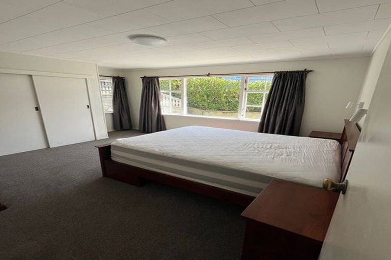 Photo of property in 51 Thurleigh Grove, Karori, Wellington, 6012