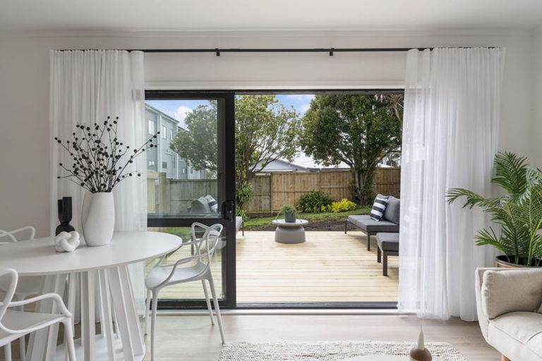 Photo of property in 1/10 Statesman Street, Henderson, Auckland, 0612