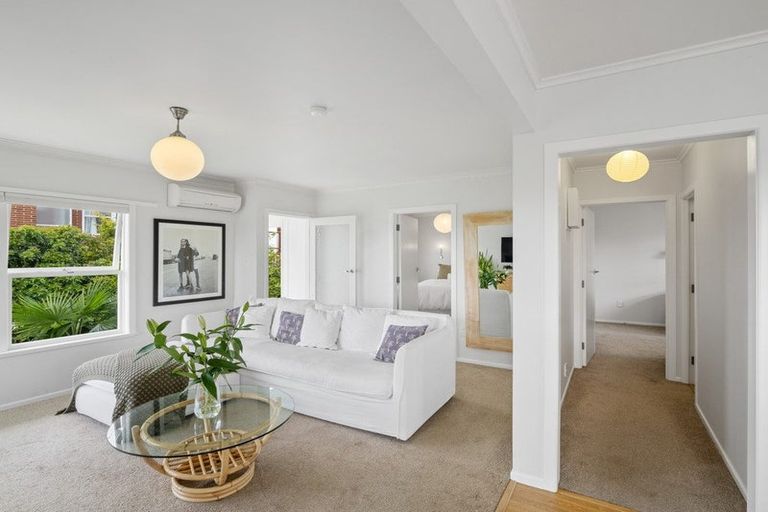 Photo of property in 3/619 Beach Road, Rothesay Bay, Auckland, 0630
