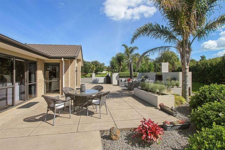 Photo of property in 8 Millbrook Drive, Waiuku, 2683