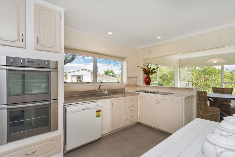 Photo of property in 10 Bendale Place, Papatoetoe, Auckland, 2025