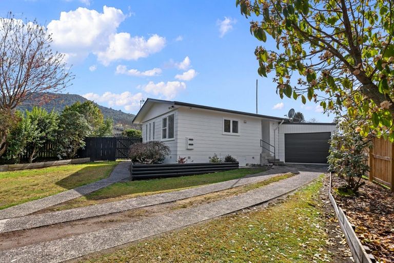 Photo of property in 10 Turquoise Place, Pukehangi, Rotorua, 3015