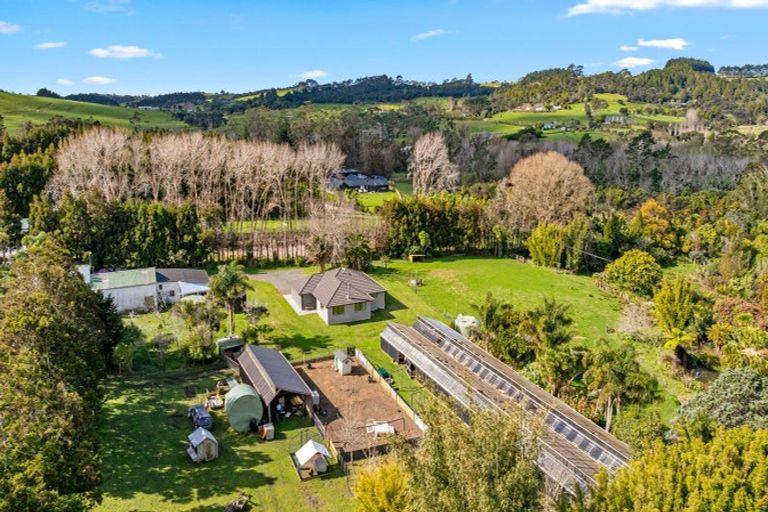 Photo of property in 202 Muriwai Valley Road, Muriwai, Waimauku, 0881