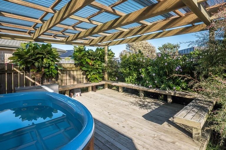 Photo of property in 11 Takahe Drive, Paraparaumu Beach, Paraparaumu, 5032