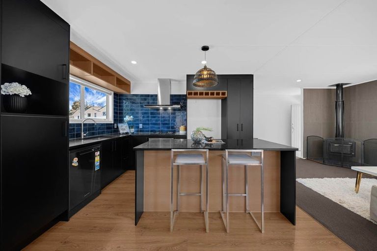 Photo of property in 3 Regency Place, Sunnynook, Auckland, 0632