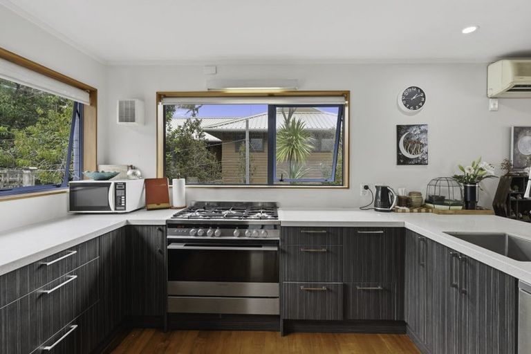 Photo of property in 16 Bush Point Road, Cable Bay, 0420