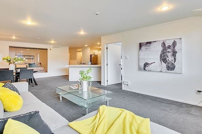 Photo of property in 1 Genesis Place, Flat Bush, Auckland, 2019