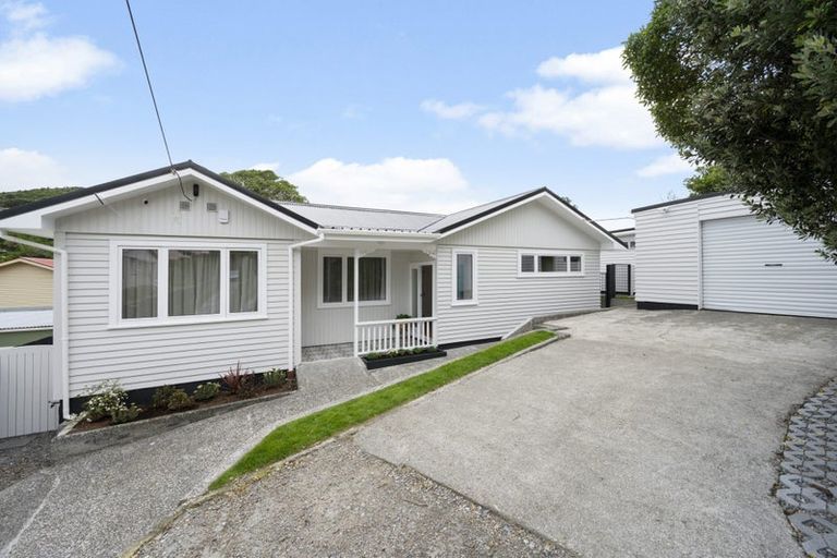 Photo of property in 76 Clyde Street, Island Bay, Wellington, 6023