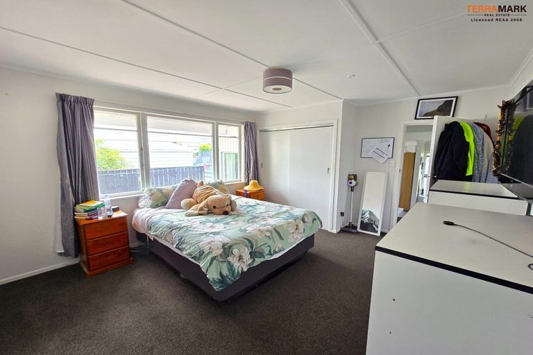 Photo of property in 21 Totara Park Road, Clouston Park, Upper Hutt, 5018