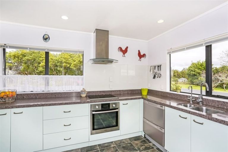 Photo of property in 150 Kaipara Road, Papakura, 2582