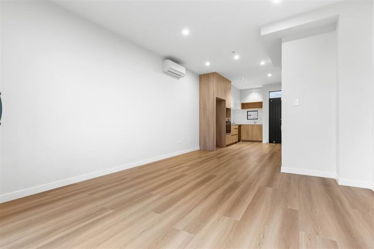 Photo of property in 15 Kuaha Road, Massey, Auckland, 0614