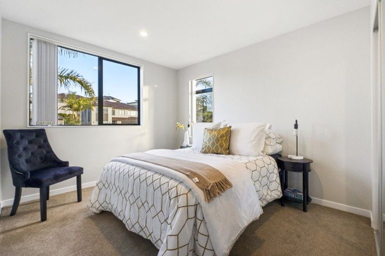 Photo of property in 16 Oak View Terrace, Schnapper Rock, Auckland, 0632