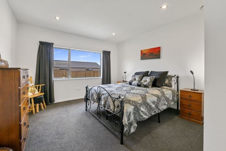 Photo of property in 22 Mercade Close, Stratford, 4332