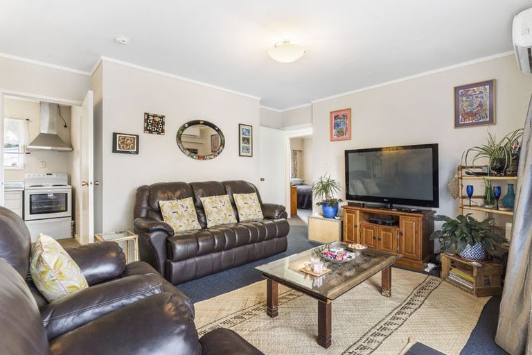 Photo of property in 2/729 Te Atatu Road, Te Atatu Peninsula, Auckland, 0610