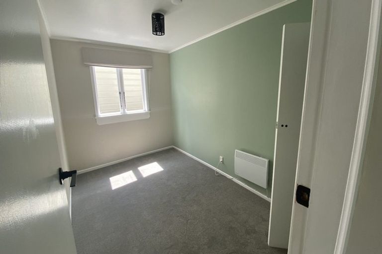 Photo of property in 108 Onepu Road, Lyall Bay, Wellington, 6022