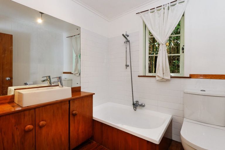 Photo of property in 17 Rayner Road, Piha, New Lynn, 0772