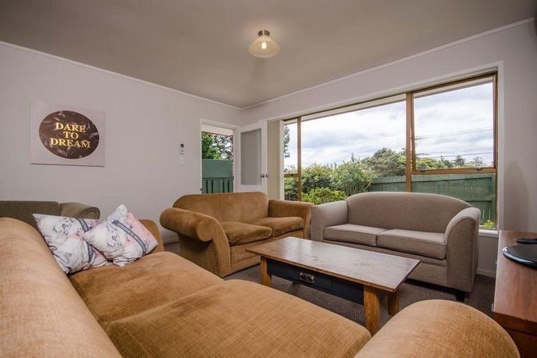 Photo of property in 60 Strid Road, Te Atatu South, Auckland, 0610