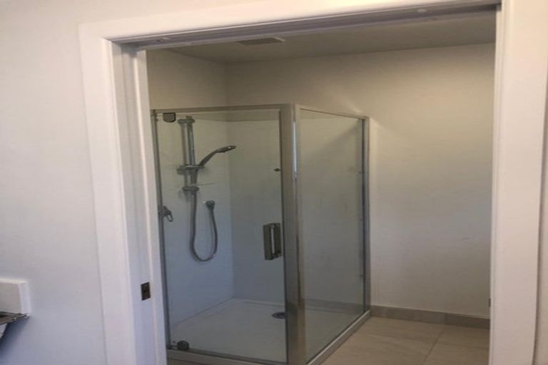 Photo of property in 79 Royal View Road, Te Atatu South, Auckland, 0610