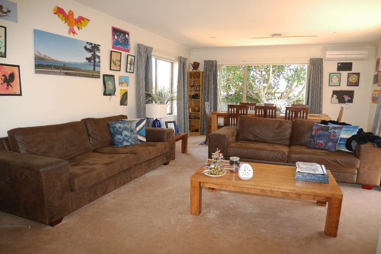 Photo of property in 127 Guildford Drive, Paraparaumu Beach, Paraparaumu, 5032