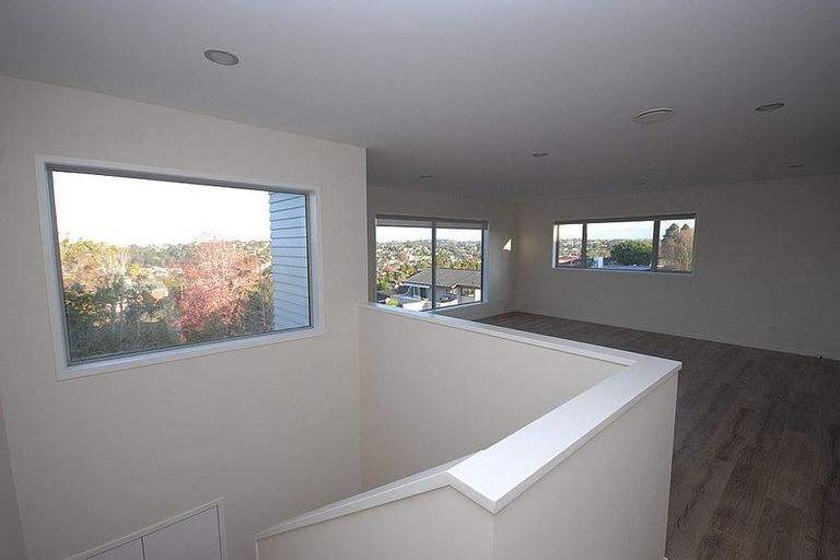 Photo of property in 3 Thelma Crescent, Torbay, Auckland, 0630