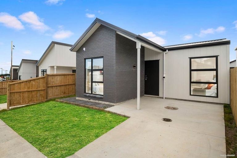 Photo of property in 12 Horokaka Street, Massey, 0614