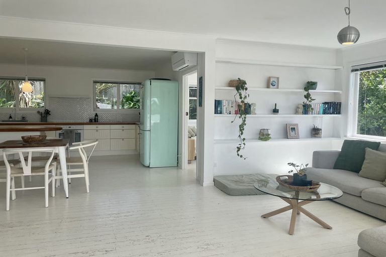 Photo of property in 20 Jean Place, Stanmore Bay, Whangaparaoa, 0932