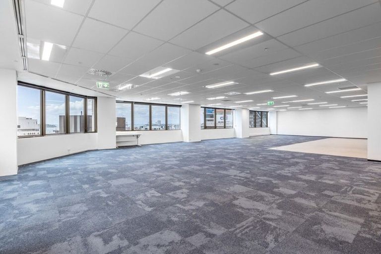 Photo of property in 1/45 Queen Street, Northcote Point, Auckland, 0627