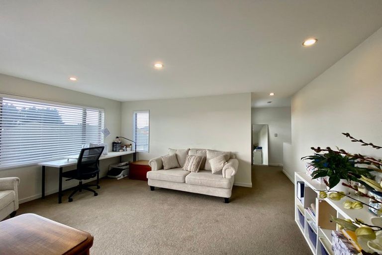 Photo of property in 5 Stoneleigh Green, Parklands, Christchurch, 8083
