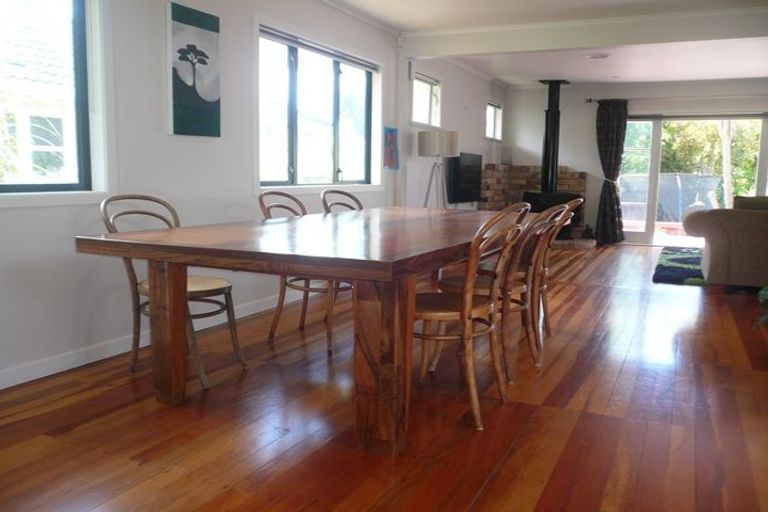 Photo of property in 125 Atkinson Road, Titirangi, Auckland, 0604