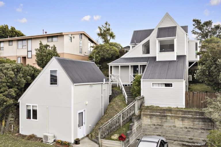 Photo of property in 17 Fitzpatrick Street, Newlands, Wellington, 6037