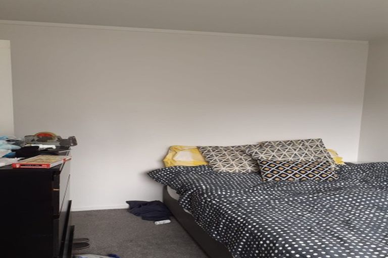 Photo of property in 1/9 Santiago Crescent, Unsworth Heights, Auckland, 0632