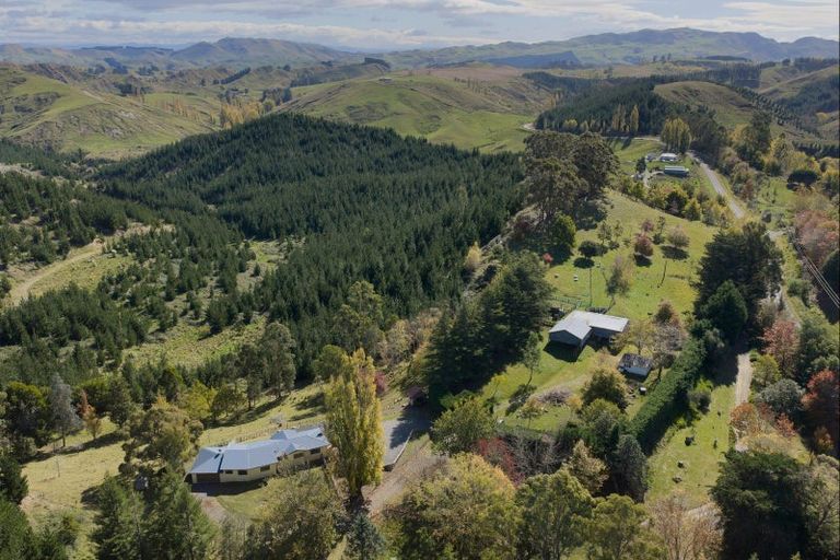 Photo of property in 1544 Kahuranaki Road, Kahuranaki, Havelock North, 4295