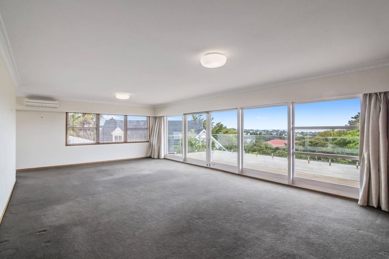 Photo of property in 30a Geoffrey Road, Torbay, Auckland, 0630