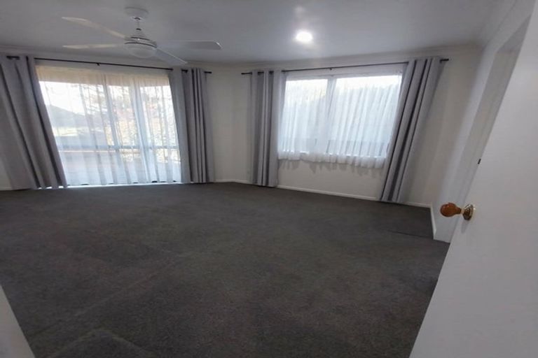 Photo of property in 1 Limousin Place, Grandview Heights, Hamilton, 3200
