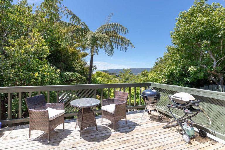 Photo of property in 6 Ardal Grove, Tirohanga, Lower Hutt, 5010