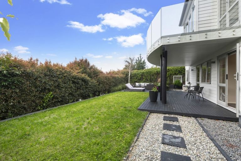 Photo of property in 8 Oak View Terrace, Schnapper Rock, Auckland, 0632