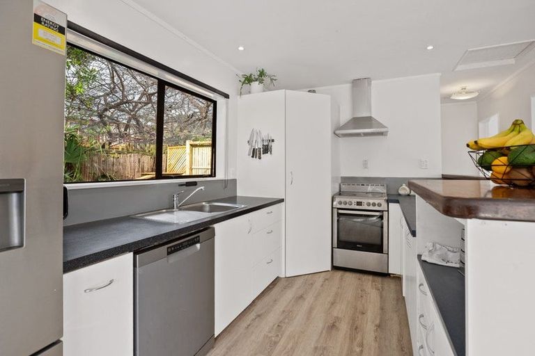 Photo of property in 24 Hookway Grove, Paraparaumu, 5032