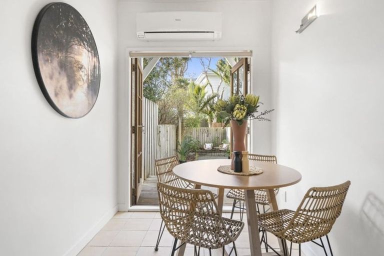 Photo of property in 5 Grass Street, Oriental Bay, Wellington, 6011