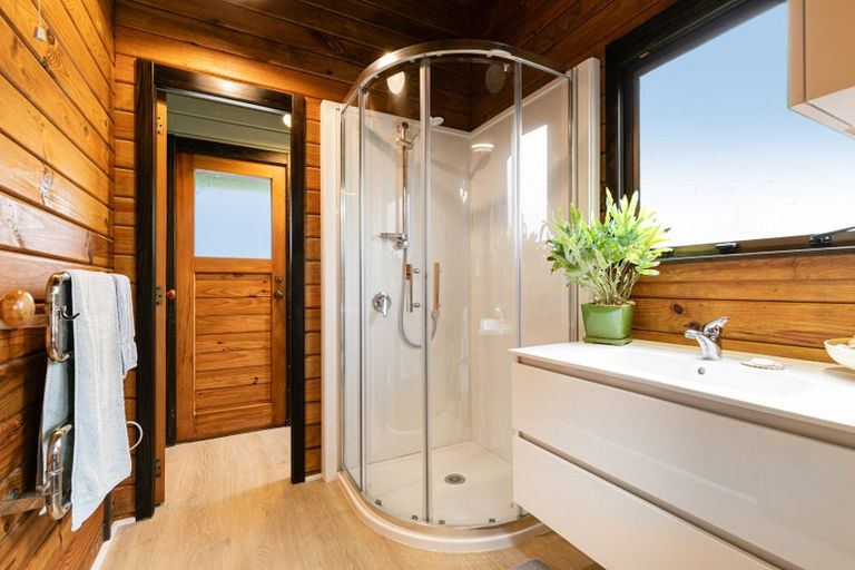 Photo of property in 19-21 Mountain Road, Henderson Valley, Auckland, 0612